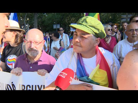 Carla Antonelli y Uge san Gil participan en la Manifestación del Orgullo 2022