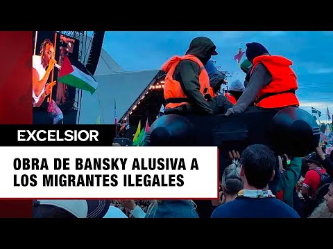 Bansky sorprende en Glastonbury con inflable de lancha y mensaje sobre migración