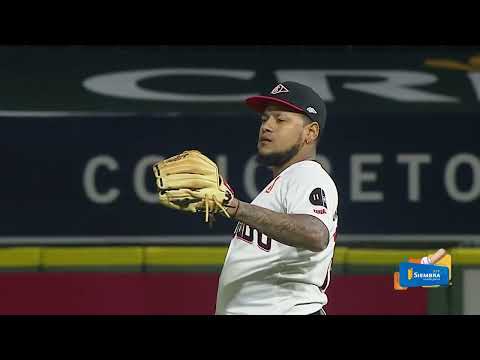 Emilio Bonifacio anota la primera carrera del partido para el Licey