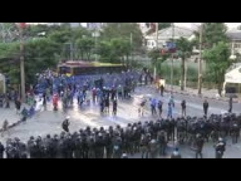 Dramatic scenes as Bangkok protest turns violent