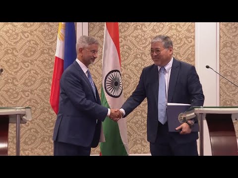 India’s foreign minister meets Philippine counterpart