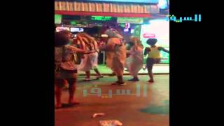 فيديو:كويتيون يرقصون بالزي الوطني في تايلند