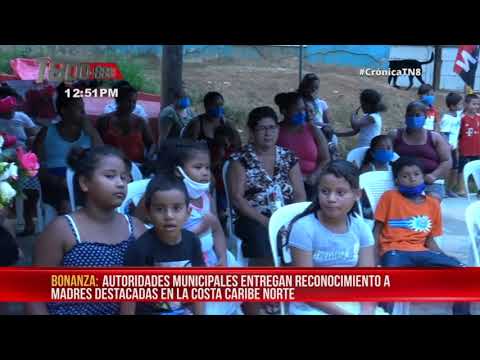 Entregan reconocimientos a las madres de Bonanza - Nicaragua