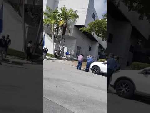 La Policia de Miami Nos Proteje en el Maraton Por Nic Diferente a la Policia Sandinista que Reprime!