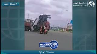 جاء يكحلها عماها