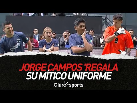 Jorge Campos 'regala' su mítico uniforme... ¡a Juan Dinenno de Pumas!