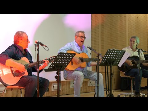 Chiki regala música y risas a los mayores