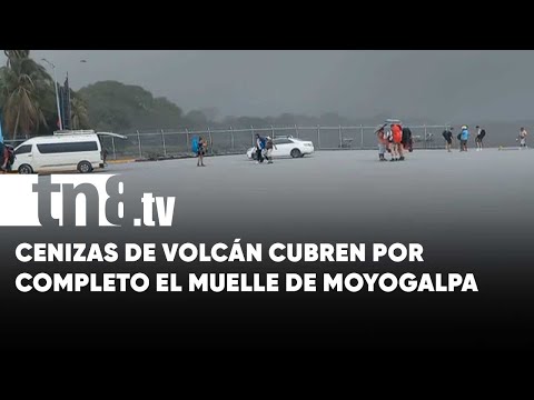 Cenizas del Volcán Concepción pintan de gris el muelle de Moyogalpa