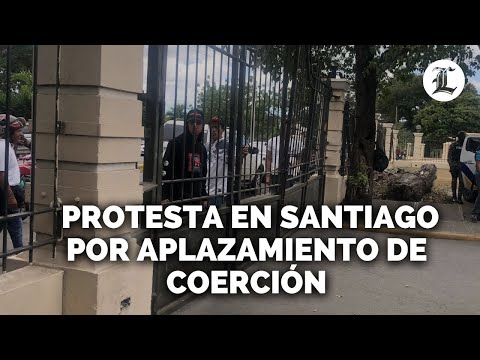 PROTESTA EN SANTIAGO POR APLAZAMIENTO DE COERCIÓN DE POLICÍA QUE MATÓ A DONELLY