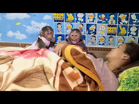 Mimi Kuku woke up crying and pulled the blanket to call Mom for breakfast