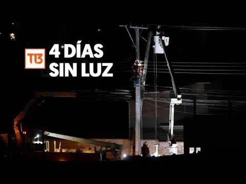 Vecinos de Pudahuel protestan tras cuatro días sin luz