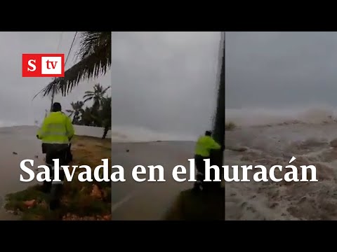 Policía salvó a una mujer de morir en mar en medio del huracán que golpeó la isla| Videos Semana