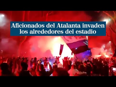 Los aficionados del Atalanta invaden los alrededores del estadio sin respetar la distancia social