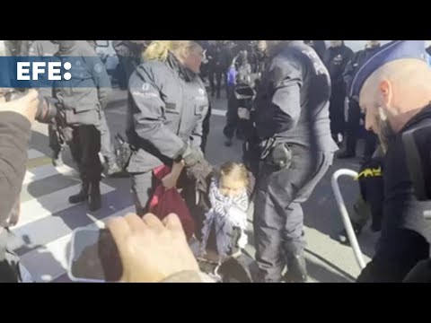 Greta Thunberg es detenida en una protesta contra los combustibles fósiles en Bruselas