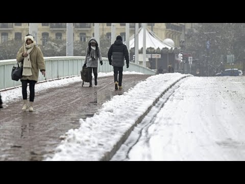 Dur de travailler dans ces conditions : Les Français font face à la vague de froid