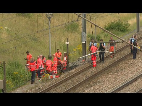 Attaque contre la SNCF : techniciens et gendarmes mobilisés sur les voies ferrées | AFP Images