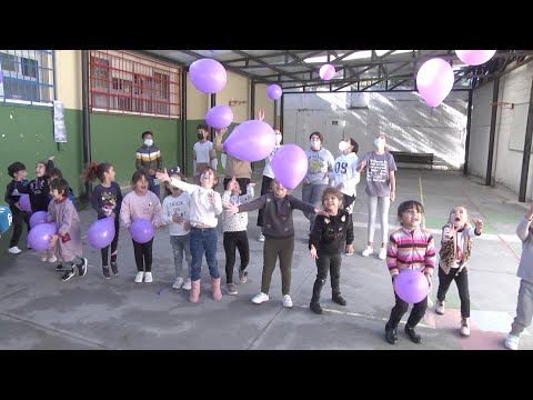 Globos al aire para luchar contra la violencia de género