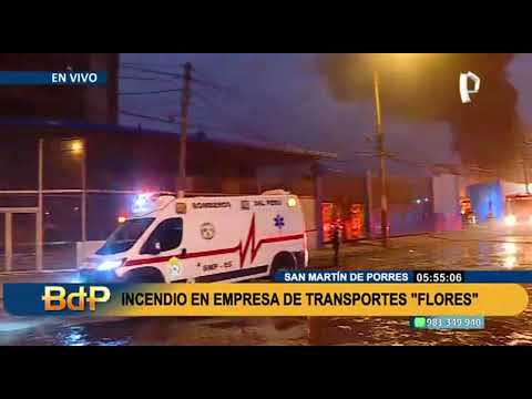 Siniestro habría sido provocado: Reportan gran incendio en cochera de empresa Flores (1/3)