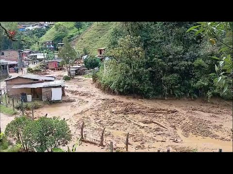 Cien personas afectadas tras avalancha en Montebello - Teleantioquia Noticias