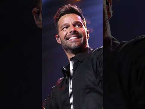 Ricky Martin causa furor al compartir video “desde el baño”