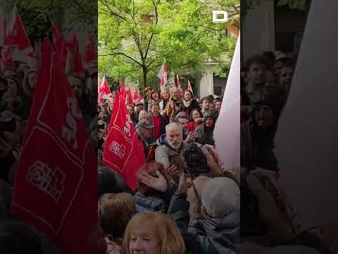 Agreden a un joven por pedir la dimisión de Sánchez en la concentración del PSOE