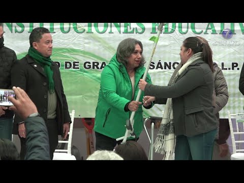 Entrega Ayuntamiento de Soledad paquetes para el mantenimiento de escuelas