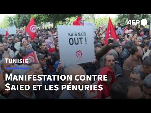 Tunisie: des milliers de manifestants contre le président Saied et les pénuries | AFP