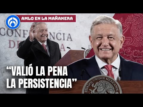 AMLO al borde de las lágrimas tras canción de despedida