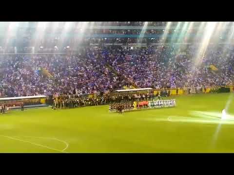 Cantando el himno nacional de El Salvador Estadio ? juego del Inter de Miami