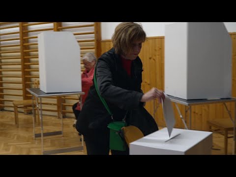 Slovaks go to polls to choose their future president