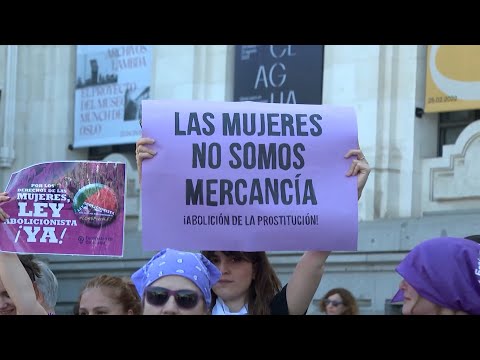 Miles de personas se manifiestan en Madrid contra la prostitución