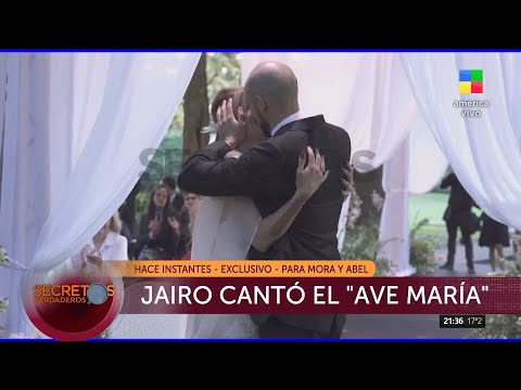 Jairo cantó el Ave María en el casamiento de Abel Pintos y Mora Calabrese