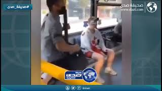 امرأة تبصق في وجه شاب