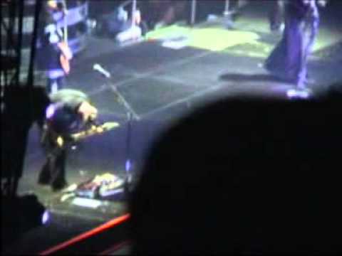Korn - Bottled Up Inside (Live In Palais de Omnisport Bercy, Paris, France September 14,2002)