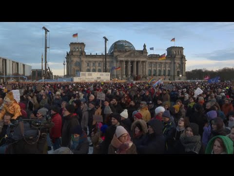 Anti far-right protesters in Berlin march to Chancellery