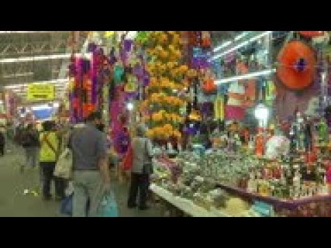 Amid pandemic Mexicans prepare for Day of the Dead