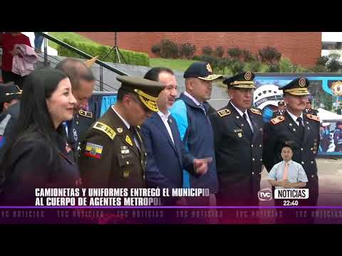 Alcaldía de Quito entrega camionetas y uniformes a agentes metropolitanos