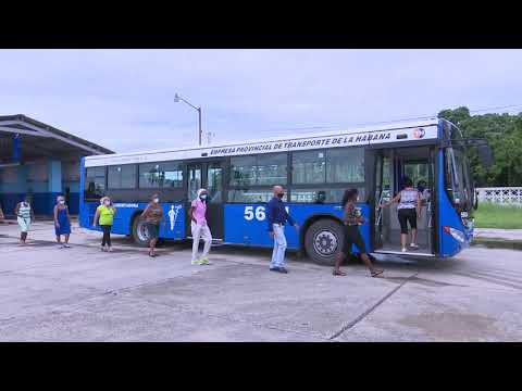 Reinicia transporte público en La Habana
