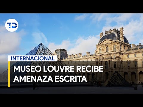 Evacuan a visitantes del Museo Louvre tras recibir una amenaza