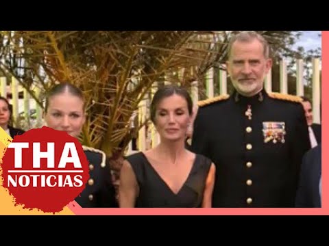 La reina Letizia triunfa con un total look black para el plan privado con Felipe y Leonor tras la...