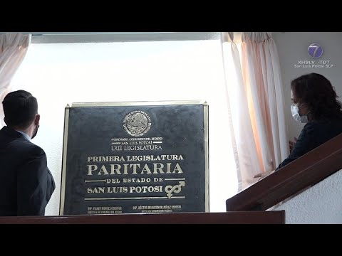 Develan placa conmemorativa y busto de Ponciano Arraiga en la sede del Congreso del Estado.