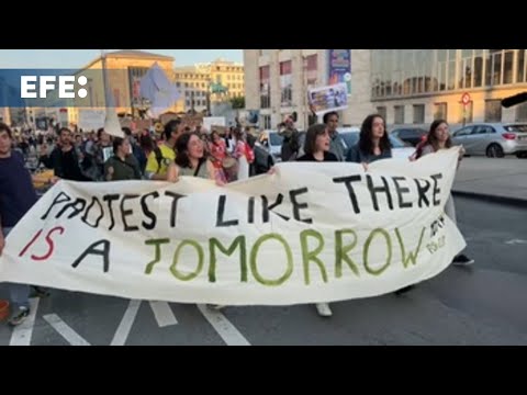 Más de 500 personas se manifiestan en Bruselas para pedir más compromiso climático a la UE