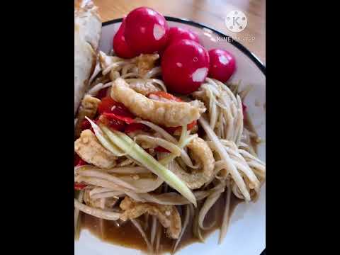 ส้มตำใส่แคปหมูแซ่บๆจ้ากินคู่