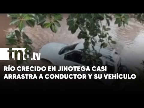 Bomberos Unidos y Policía Nacional rescatan a conductor en Jinotega