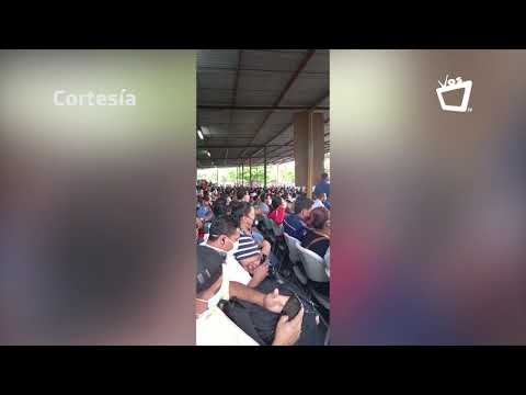 Largas filas para vacunarse contra el COVID-19 en Nicaragua