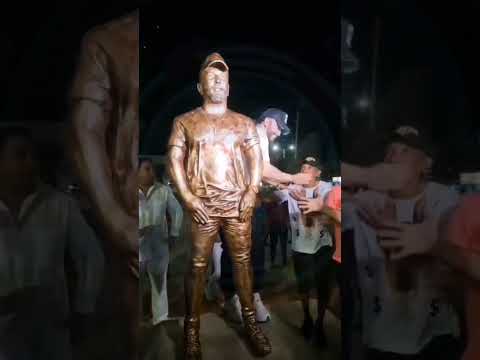 ¿Messi o Velásquez? develan estatua de vallenatero Nelson Velásquez en San Juan del César