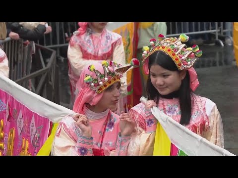 Parade held in Paris to celebrate Lunar New Year