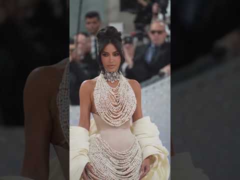 Tunden a KIM KARDASHIAN por REPLICAR la escena cargando a su hija que hizo viral a BIANCA CENSORI