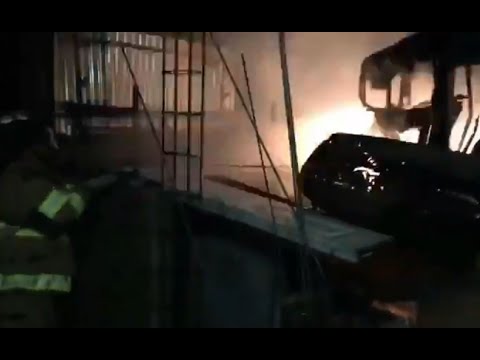 Gran incendio de predio de vehículos en Villa Hermosa