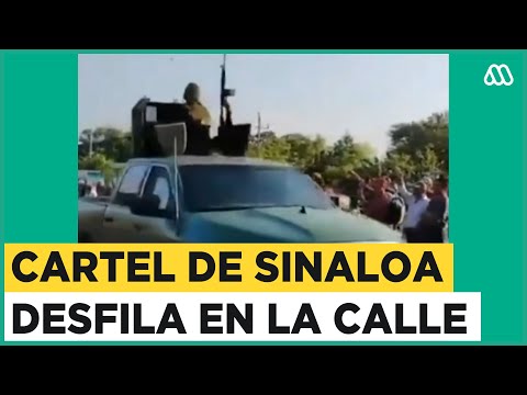 Cartel de Sinaloa desfile en la calle y muestra su alto poder de fuego